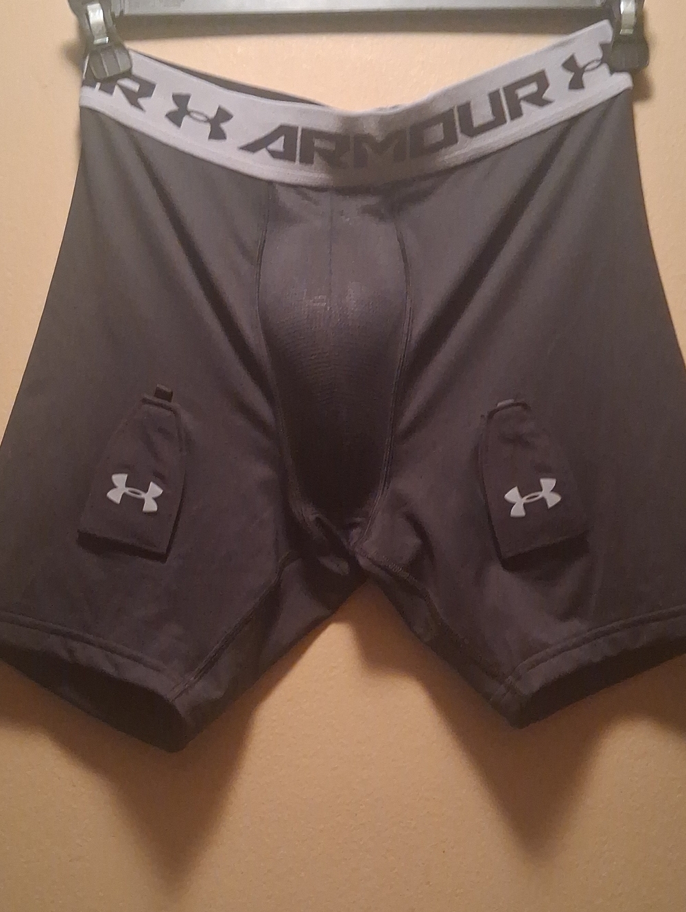 Under Armour Men's Black Compression Shorts W Built In Jock